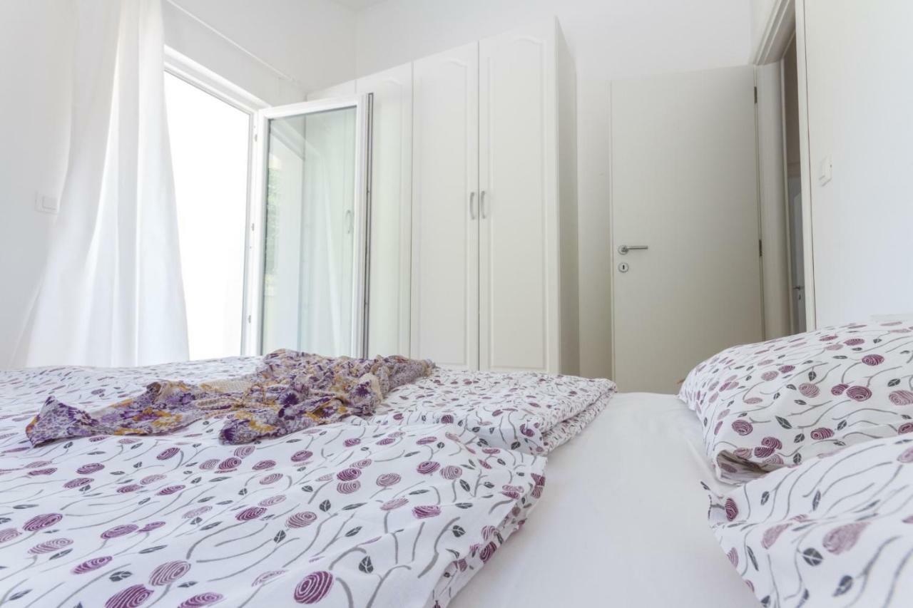House Sunny Rock Baska Villa Exterior photo
